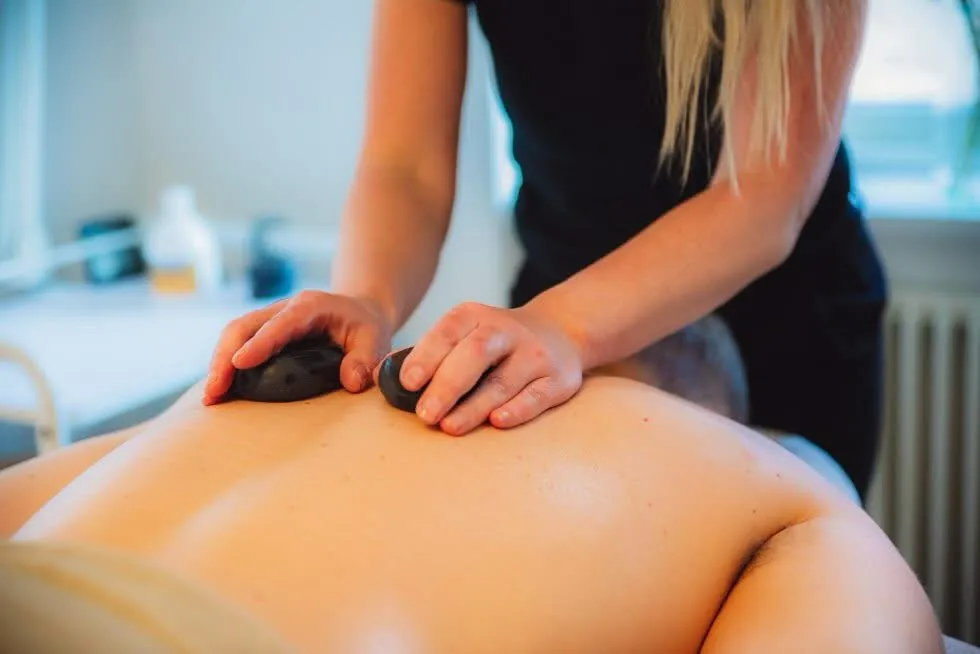 Foto fra en massagebehandling i VIDA Skønhedsklinik
